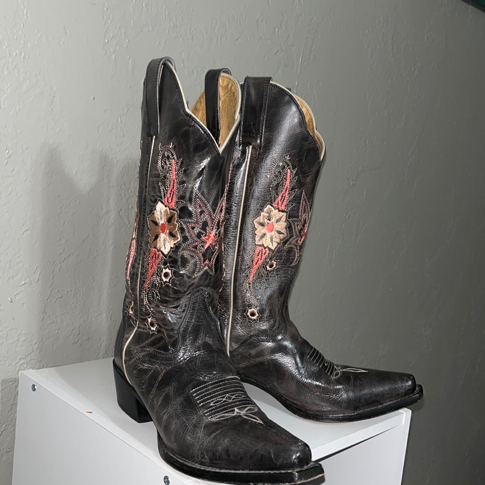 JB Dillon Embroidered Boots sz 6.5 coral/beige design on gray snip toe leather